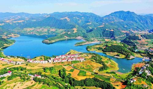 天子湖吃瓜,夏日吃瓜盛宴，尽享清凉时光