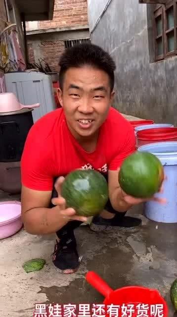 精神小伙免费吃瓜,精神小伙畅享免费瓜果盛宴